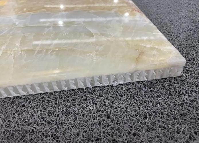 解构石材饰面通病 为何大理石复合板能终结泛碱泛黄与墙面空鼓？